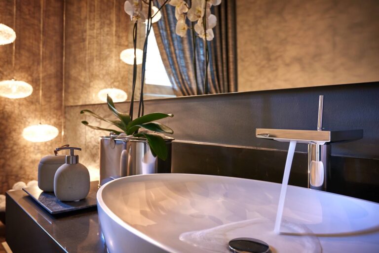 Cosy Guest Bathroom
