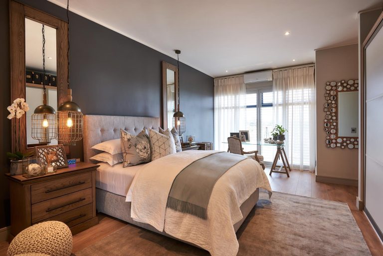 Guest Bedoom with Desk