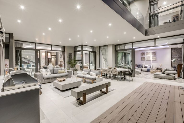 Large Entertainment Outdoor Area